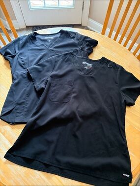 Grey's Anatomy 2- Black V-Neck Scrub Tops - Short Sleeve